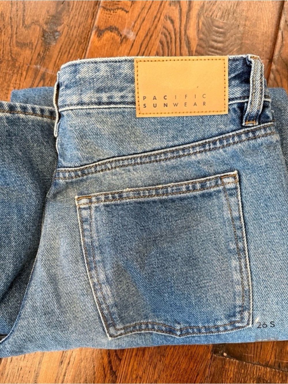 Pacific Sunwear womens Light Wash Straight Jeans